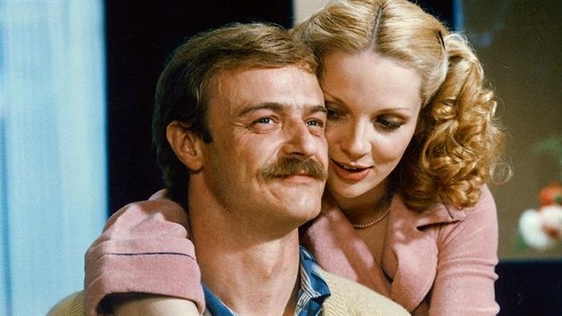 Pavel Nov a Zdena Studenkov ve filmu S tebou m bav svt (1982)