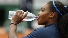 Americká tenistka Serena Williamsová se oberstvuje v semifinále Roland Garros.