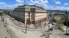 Nejpozd�ji v pond�lí se otev�e k�i�ovatka u nádra�í. Takto vypadaly opravy 18....