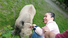 Nosorožčí samici Elišku krmila v královodvorské Zoo vietnamská hvězda