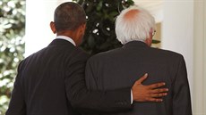 Prezident Barack Obama pivítal Bernieho Sanderse v Oválné pracovn Bílého domu...