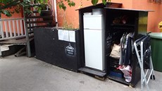 Veejn sdílená lednice u pankrácké kavárny Na pl cesty.