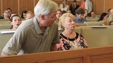 Rodiče Kevina Dahlgrena u Krajského soudu v Brně (1. června 2016).