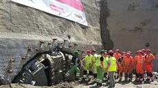�tít, který razí �elezni�ní tunel u Plzn�, se po 16 m�sících vyno�il z podzemí....