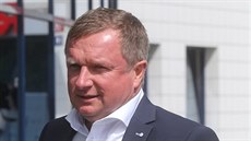 Trenér eské fotbalové reprezentace Pavel Vrba ped odletem na mistrovství...