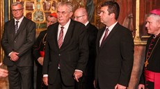 Prezident Zeman a dalí ústavní initelé spolu s primátorkou a církevními...