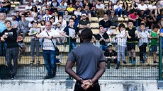 Na otev�eném tréninku �eských fotbalist� v Tours si své místo na�la i ochranka.