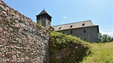 Jiní palác hradu Litice v minulosti dostal novou stechu. Jet ped 50 lety...