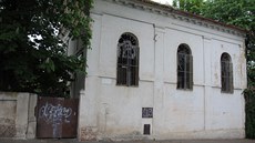 Smutný pohled na bývalou synagogu v Jirkově. Město chce objektu vrátit...