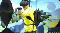 Batoh ZOTAC Mobile VR na zádech pi hraní,