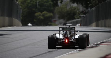 Lewis Hamilton v tréninku na Velkou cenu Evropy