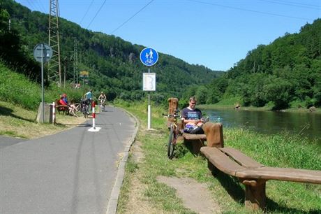 Mezinárodní cyklostezka podél Labe.