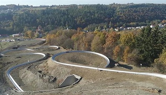 V Hlubokách u Olomouce kdy vznikala zatím nejnovjí bobová dráha v esku.