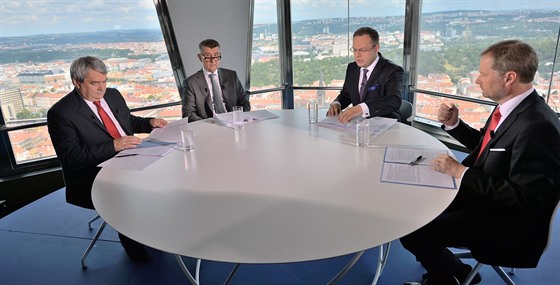 Zleva: Pedseda KSM Vojtch Filip, éf ANO a ministr financí Andrej Babi,...