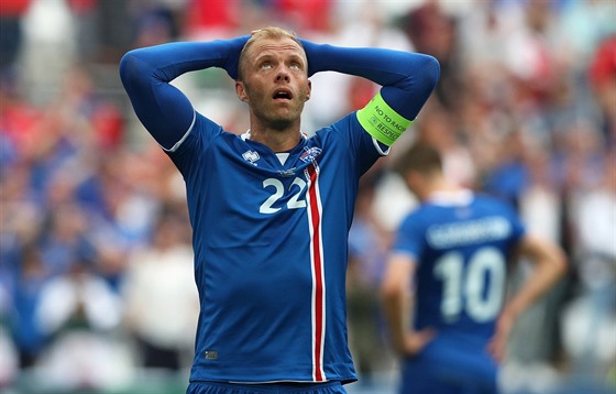 ZDRCENÁ LEGENDA. Eidur Gudjohnsen, nejvtí hvzda a symbol islandského...