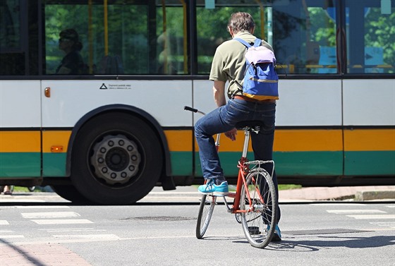 Radnice má p�ipravených dev�t nových cyklostezek. �eká jen na peníze. (Ilustra�ní snímek)