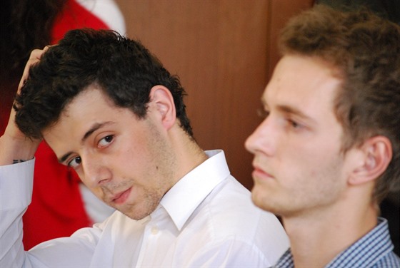 Jan prorok (vlevo) s Pavlem Sekaninou před vyhlášením rozsudku v roce 2016.