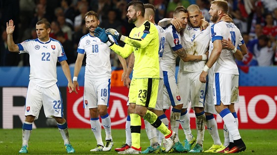 Slovenská radost po vítzství v utkání mistrovství Evropy nad Ruskem.