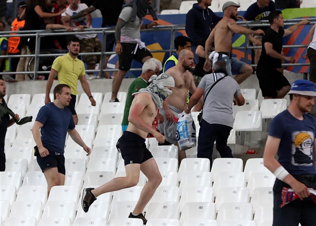 Chuligáni řádili v Marseille i po zápase, bitku vyprovokovali Rusové