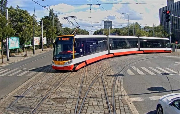Z pohledu řidiče tramvaje na Žižkově