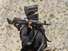 Bojovník islamistického hnutí Taliban v provincii Herát (2. kvtna 2016)