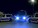 Policie zasahovala v Magnanville ve Francii, kde islamista ubodal policistu a...