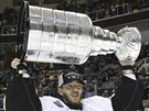 Hokejový branká Matt Murray z Pittsburgh Penguins slaví jako nováek zisk...