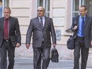Milan Kovanda, Ondrej Páleník a Jan Pohnek picházejí k Obvodnímu soudu pro...