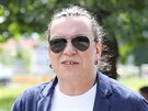 Herec Richard Genzer p�ichází na oslavu narozenin Václava Klause (19. �ervna...