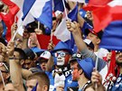 V BARVÁCH TRIKOLÓRY. Fanouci Francie povzbuzují národní tým bhem duelu se...