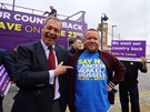 Lídr strany UKIP Nigel Farage bhem setkání s volii ped referendem o...