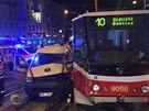 Nehoda sanitky a tramvaje v centru Prahy (17. ervna 2016)