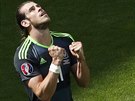 DÍKY BOHU Velký útoník Gareth Bale se raduje z góolu proti Anglii.