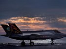 F-35B na zkuebním letu na palub USS Wasp u pobeí Severní Karolíny (19....