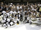 Hokejisté Pittsburghu slaví zisk Stanley Cupu.