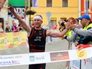 Radující se triatlonista Jan Kubíek