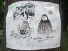 Nkteré z kreseb, které se v sobotu objevily v anovském parku.
