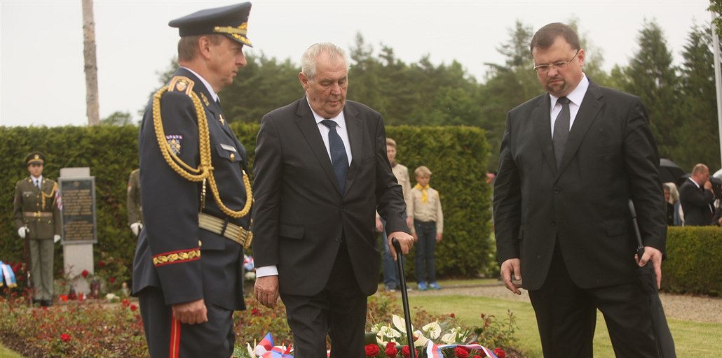 Prezident Milo� Zeman  na pietním aktu v Lidicích.