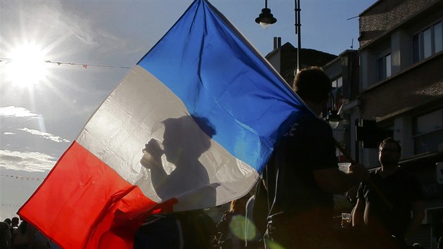 TRIKOLÓRA. Ulice Marseille byly před duelem Francie s Albánií zbarveny do národních barev.