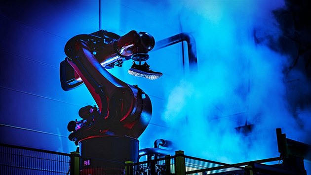Adidas otevr v Nmecku nov rychlotovrny ovldan roboty