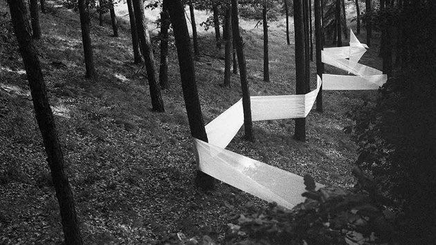 Akce ipka (1975) je pravdpodobn nejznmj landartovou instalac Josefa Hampla a jeho manelky a fotografky Hany.