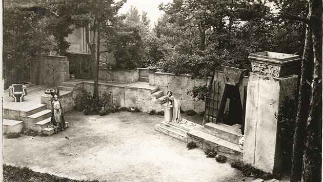 Divadelní představení Salome v Lesním divadle v Řevnicích v roce 1924.