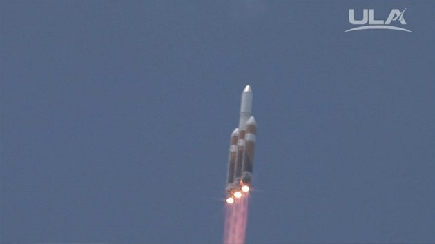 Start rakety Delta IV Heavy s druic NROL-37.
