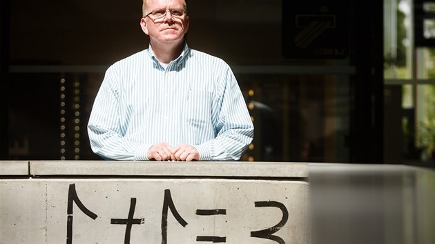 Jeffrey Beall, americk profesor a univerzitn knihovnk, kter publikuje seznam nekvalitnch vdeckch periodik.