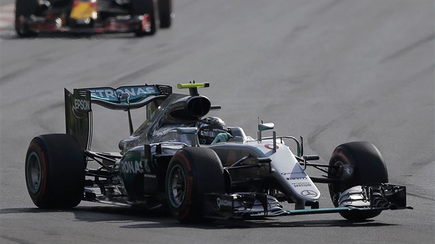 Nico Rosberg na trati bhem Velk ceny Evropy v Baku.