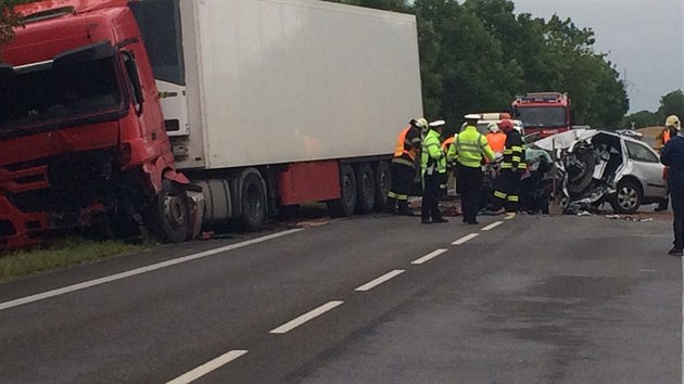 Tragick nehoda u Mochova s ivydala jeden lidsk ivot (13.6.2016).