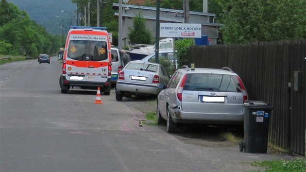 Nehoda v Davli. idi se lekl nebezpnho pedjdn a strhl volant do strany.