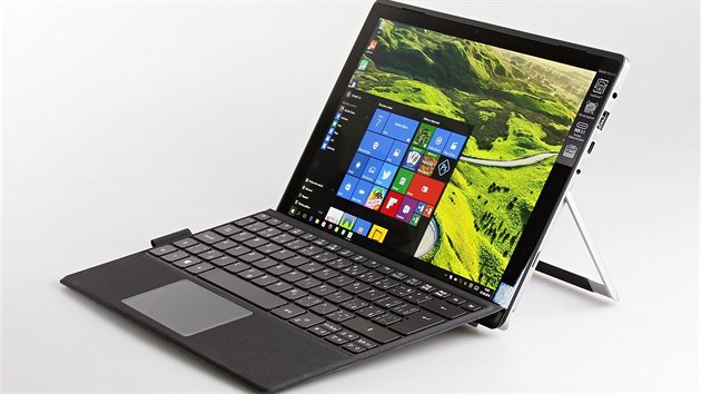 Acer Aspire Switch Alpha 12 je velice poveden notebooko-tablet.