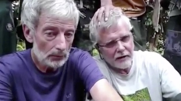 Kanaan Robert Hall (vlevo) a John Ridsdel na snmku z nedatovanho videa teroristick organizace Ab Sajjf, kter mue unesla (16. ervna 2016).