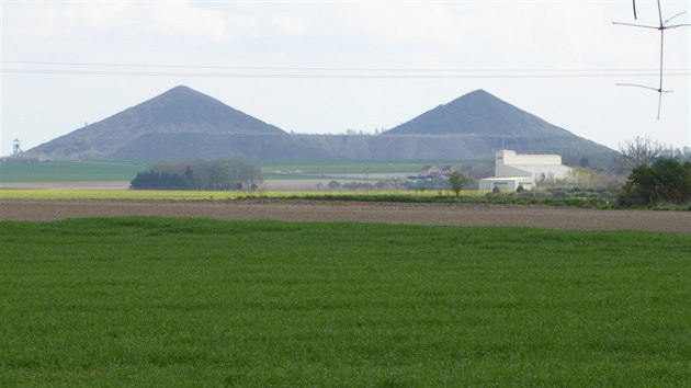 Dvojice hald zvan Les Terrils Jumeaux du 11/19 je novou turistickou atrakc Lens.